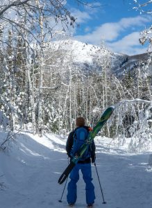 Carrying skis with the Osprey Kamber 30